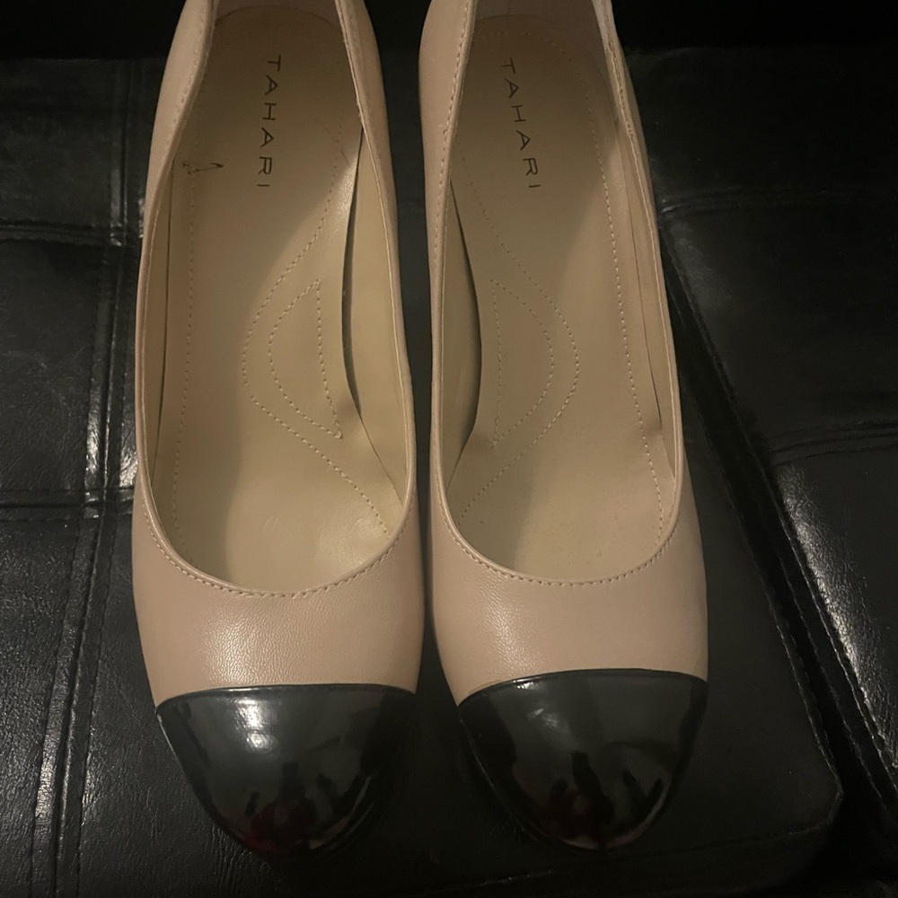 Tahari Women's Cream and Black Heels